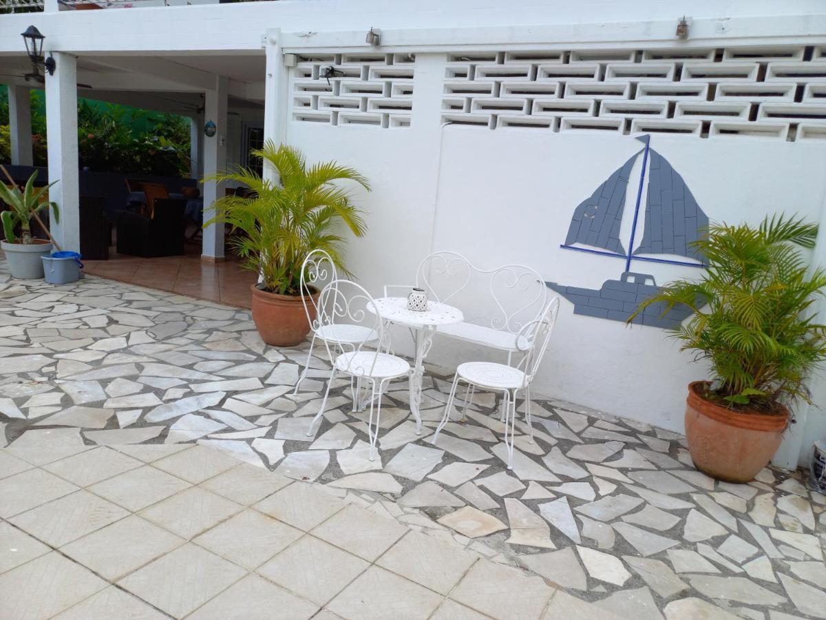 Ferienwohnung Coquet F2 Climatise Avec Piscine Au Lamentin Le Lamentin Exterior foto